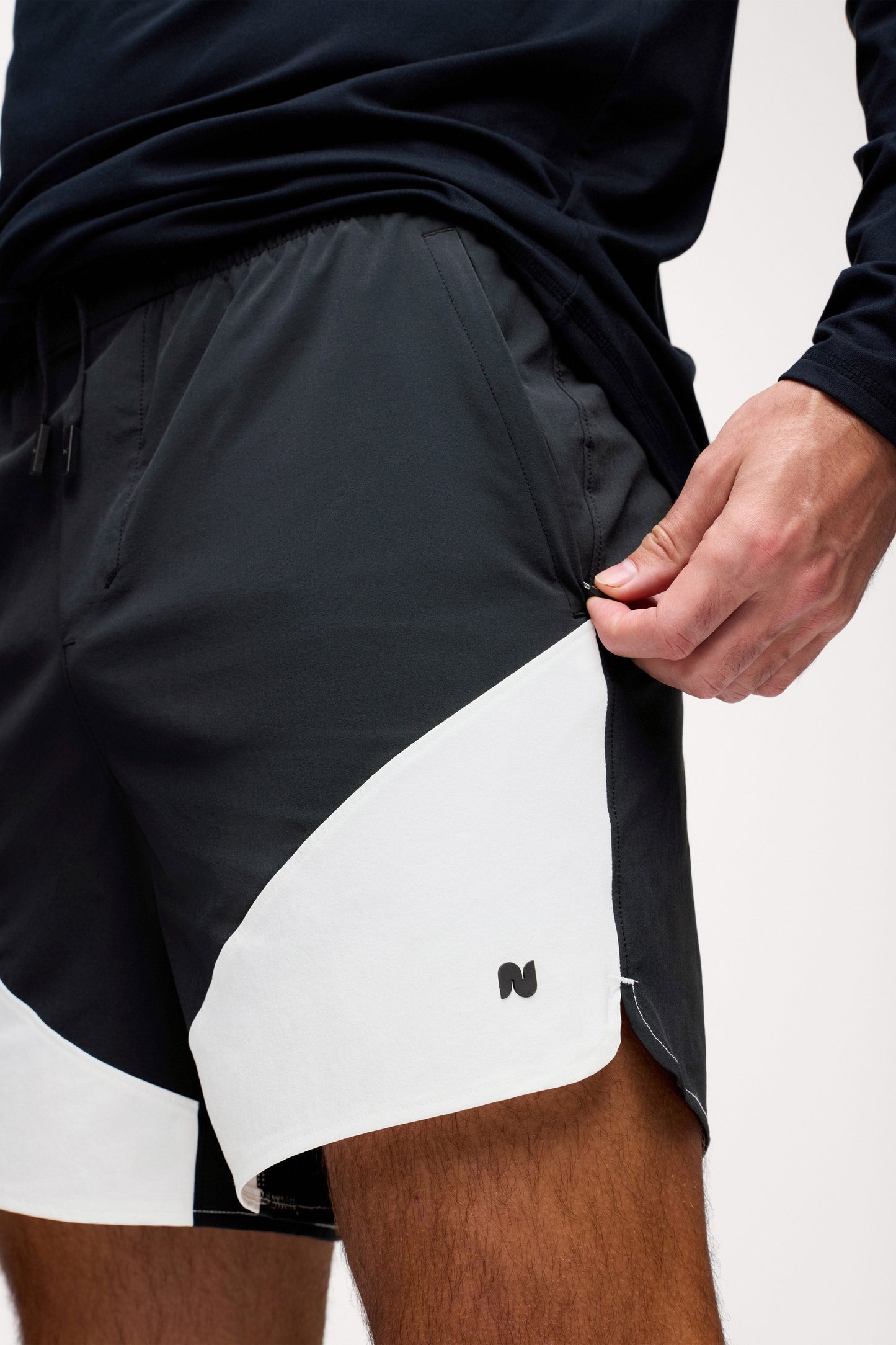 Contrast Panel Refine Short | Black/White