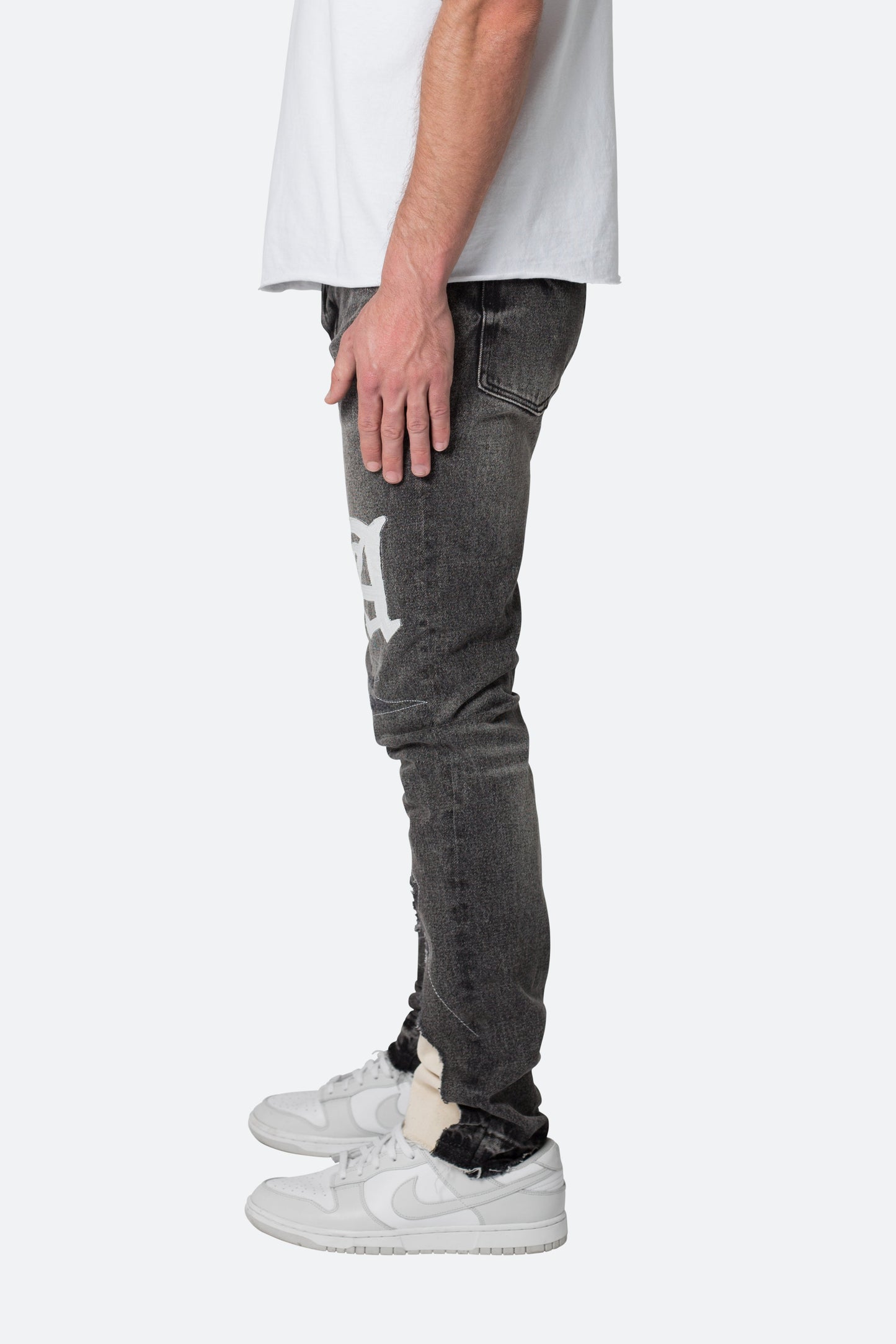 D198 War Straight Denim - Black/White
