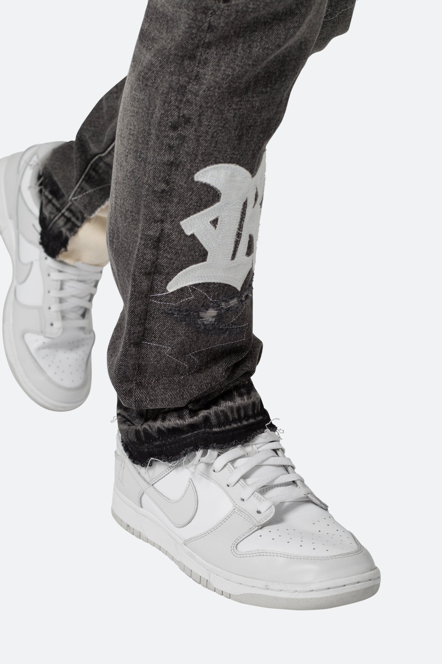 D198 War Straight Denim - Black/White