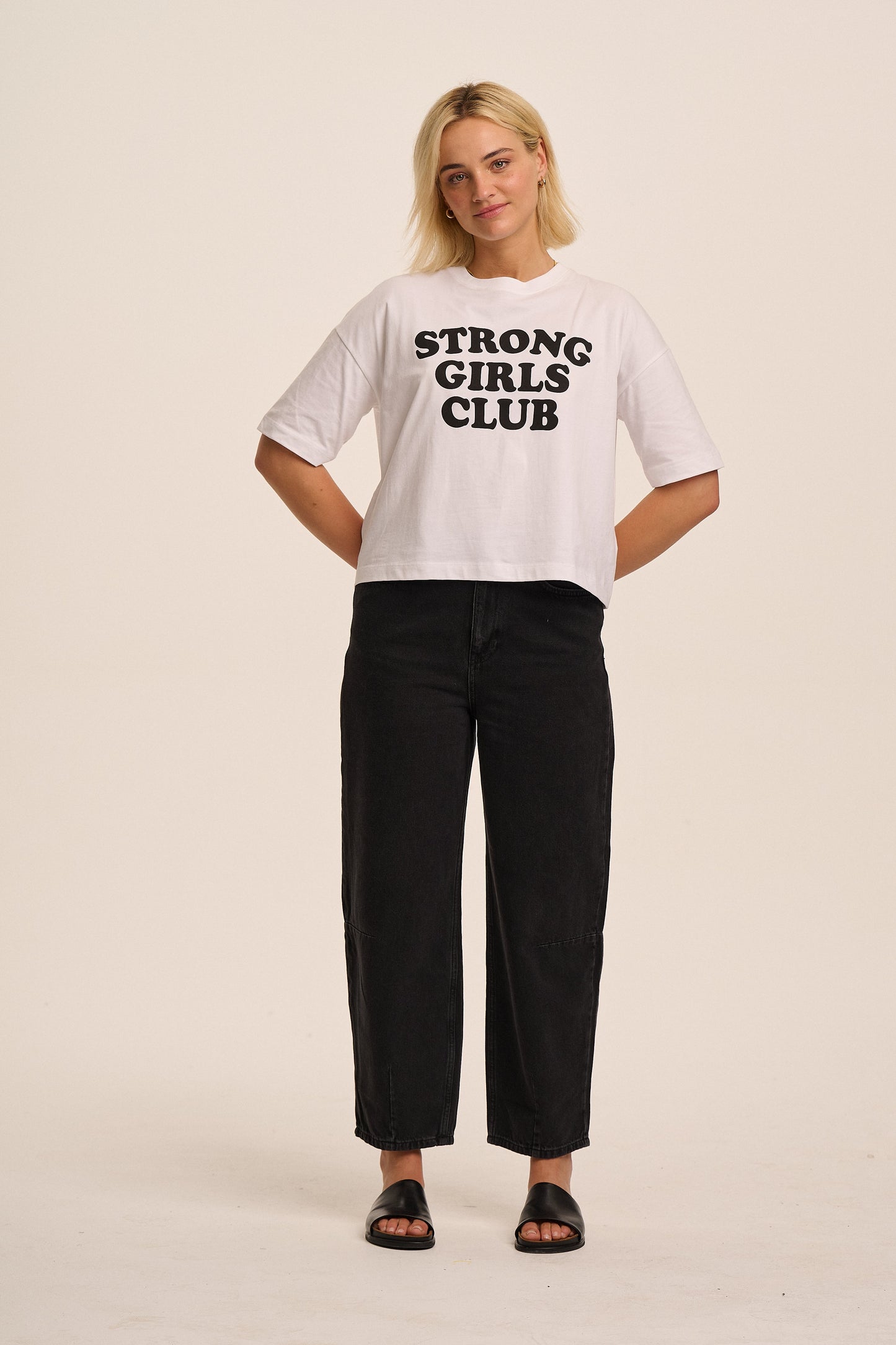 Maggie Barrel Leg Jean - Black